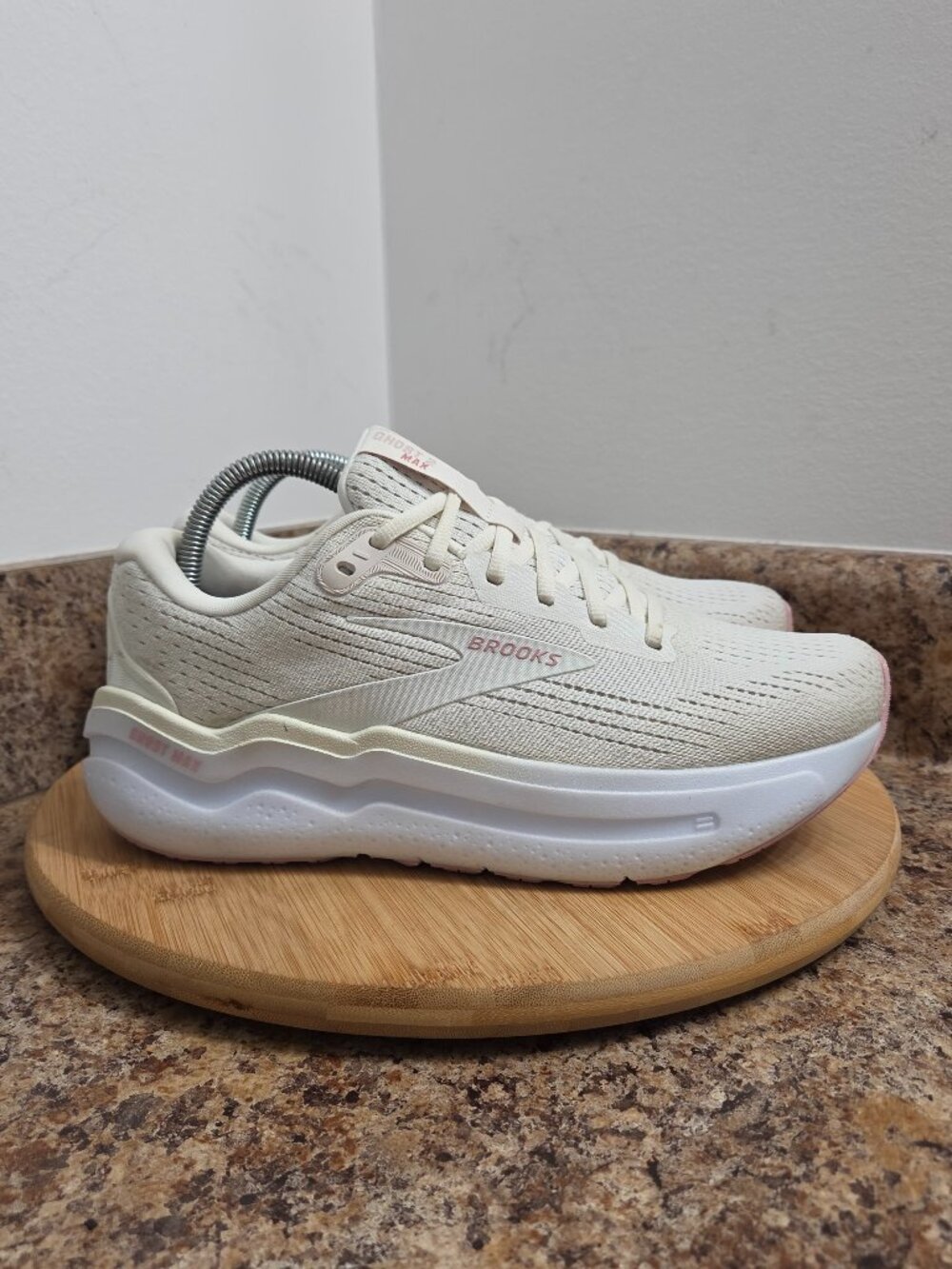 Brooks Ghost Max 2 Womens White Running Shoes Sneakers Size 10